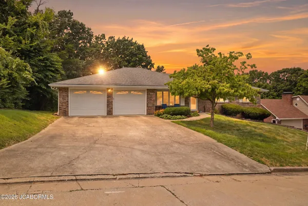 $325,900 | 1926 Timber Road, Jefferson City, MO 65101