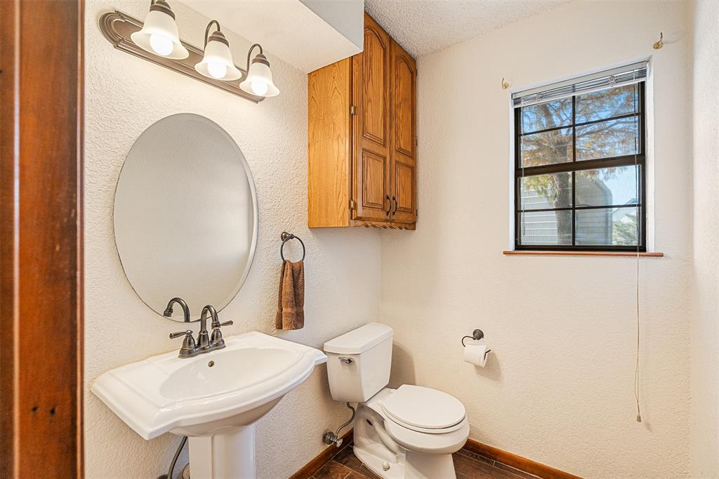 1199 Cedar Lane Kaufman, TX 75142 - Photo 15 of 40 Half bathroom with a textured wall and a textured ceiling