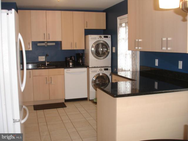 126 North Hickory Road Sterling, VA 20164 - Photo 6 of 25 Kitchen