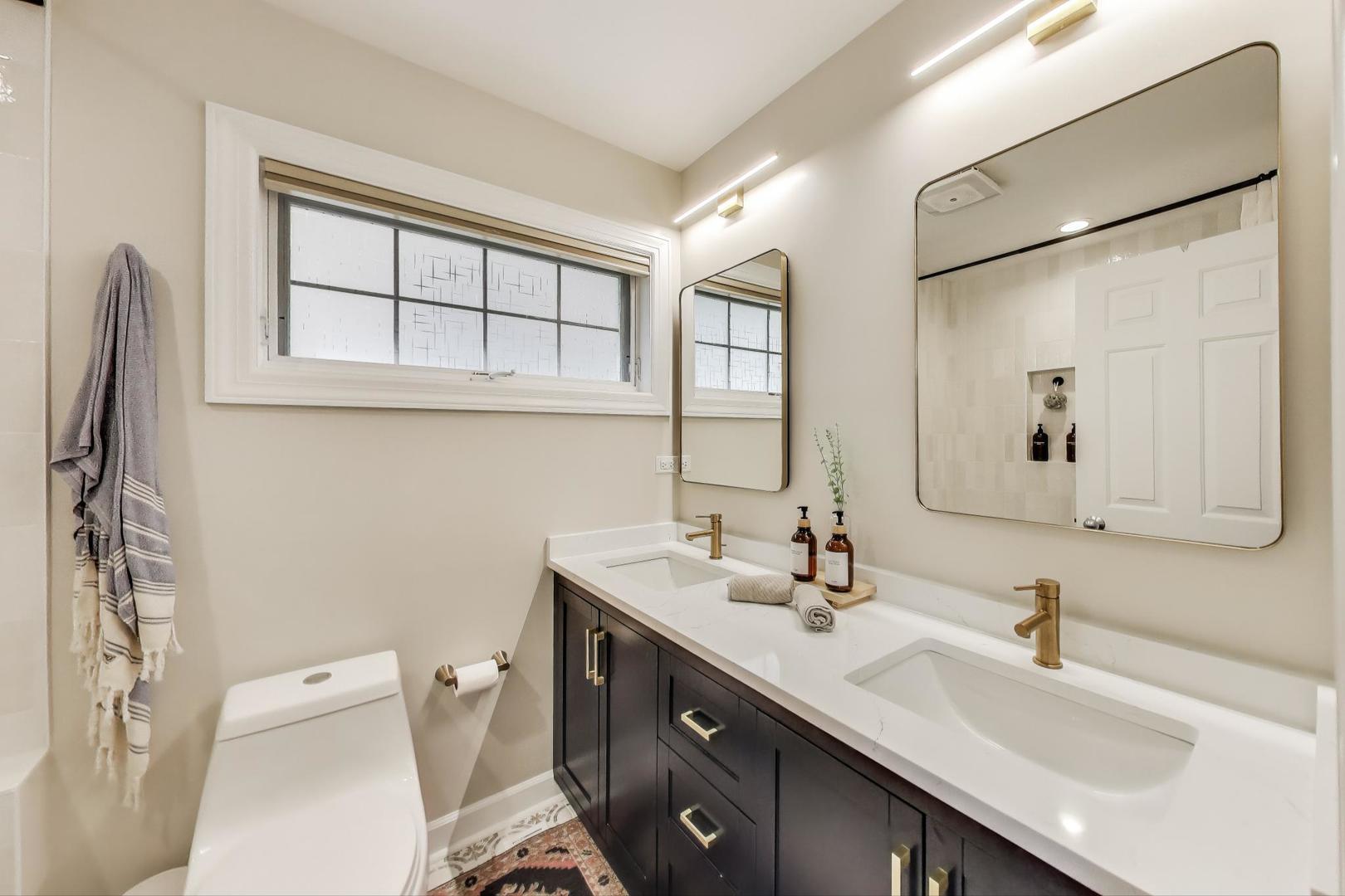 1645 West Addison Street, Unit 1 Chicago, IL 60613 - Photo 13 of 40