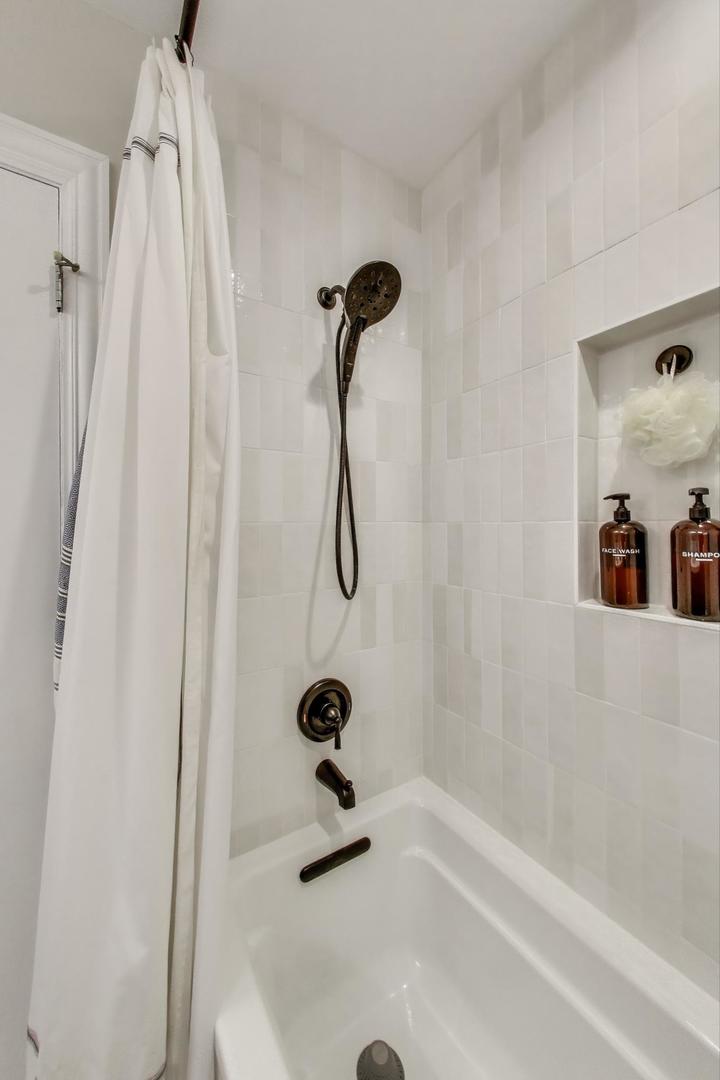 1645 West Addison Street, Unit 1 Chicago, IL 60613 - Photo 14 of 40