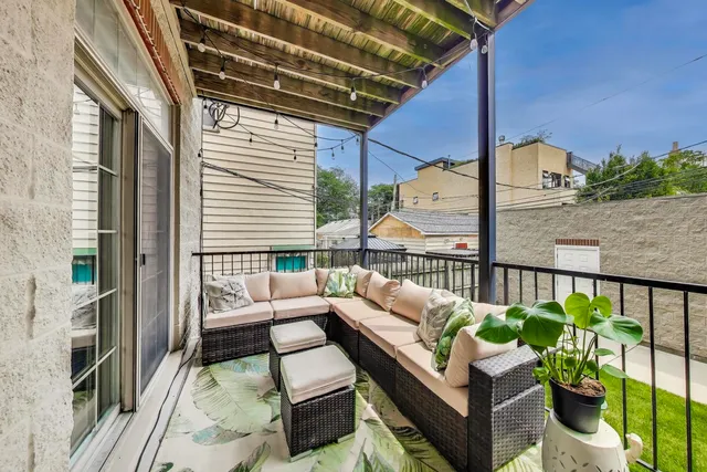 $810,000 | 1645 West Addison Street, Unit 1, Chicago, IL 60613