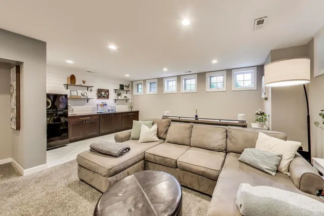 $810,000 | 1645 West Addison Street, Unit 1, Chicago, IL 60613