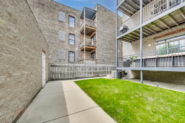 $810,000 | 1645 West Addison Street, Unit 1, Chicago, IL 60613