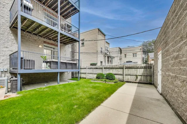 $810,000 | 1645 West Addison Street, Unit 1, Chicago, IL 60613