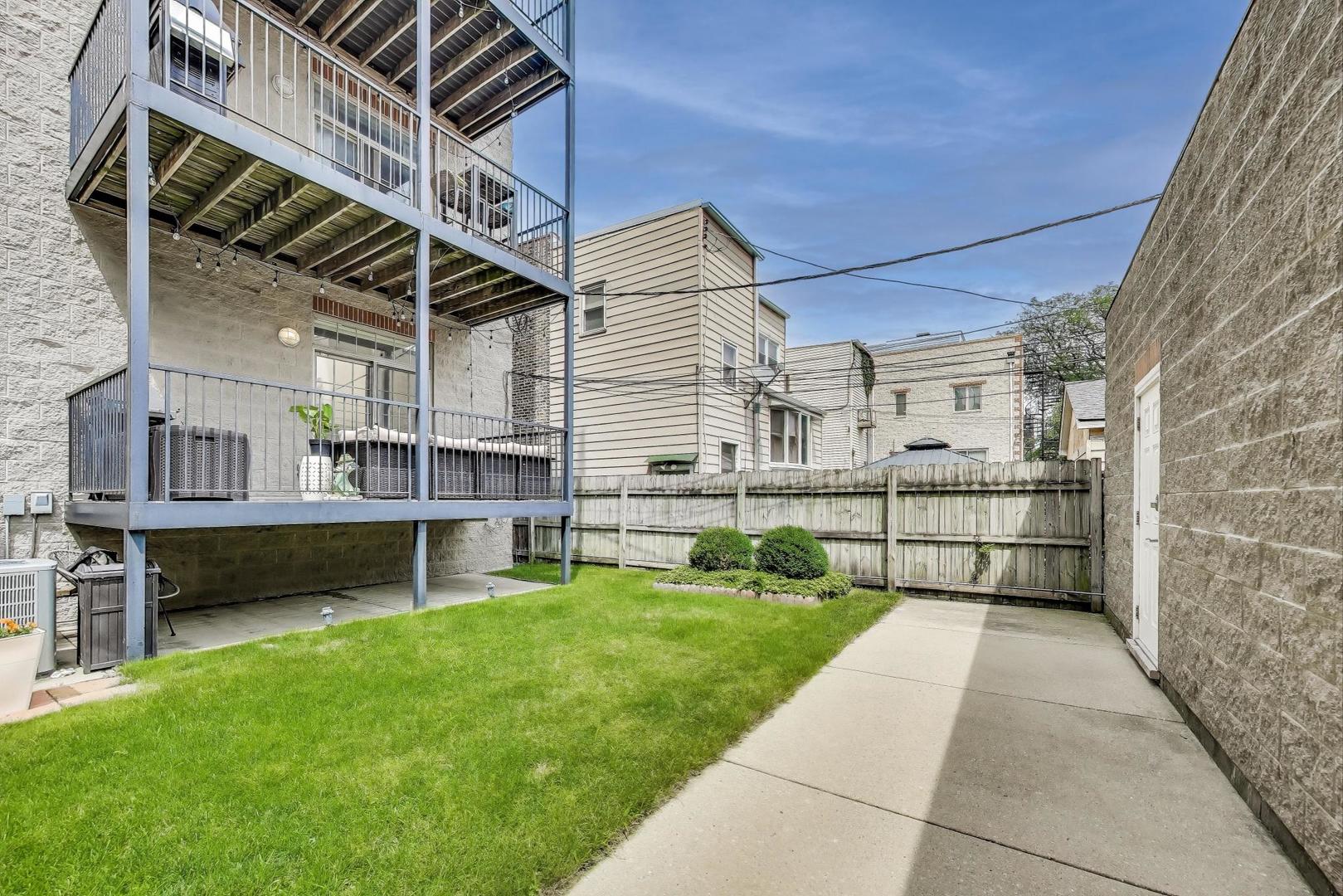 1645 West Addison Street, Unit 1 Chicago, IL 60613 - Photo 33 of 40