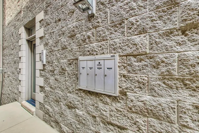 $810,000 | 1645 West Addison Street, Unit 1, Chicago, IL 60613