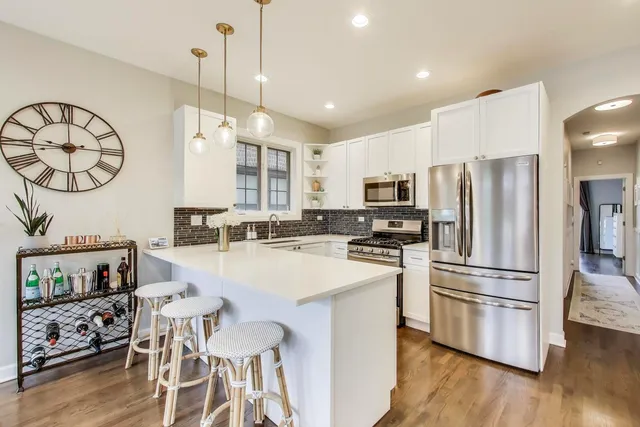 $810,000 | 1645 West Addison Street, Unit 1, Chicago, IL 60613