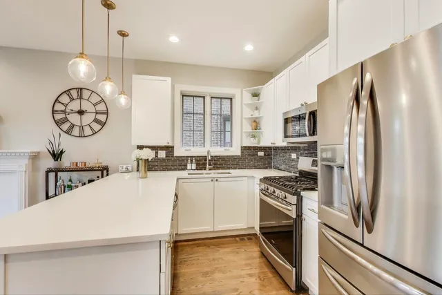 $810,000 | 1645 West Addison Street, Unit 1, Chicago, IL 60613