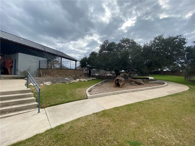 a view of a fountain in front of a house