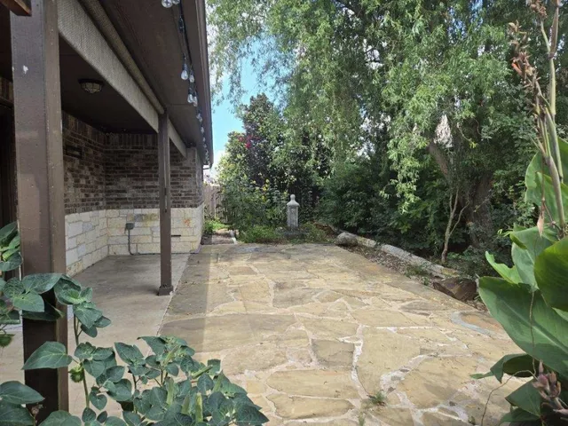 a view of an outdoor space