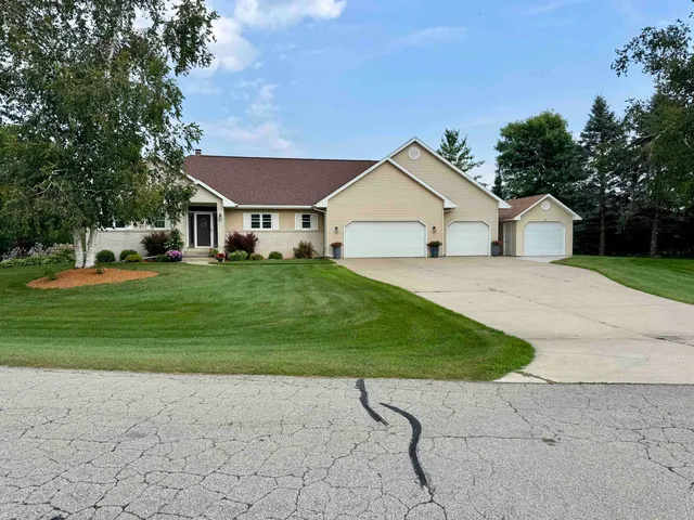 $550,000 | N4762 Bueno Vista Court, Krakow, WI 54137