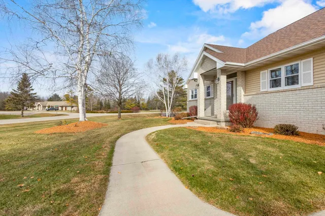 $550,000 | N4762 Bueno Vista Court, Krakow, WI 54137