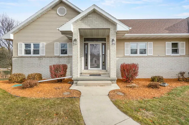 $550,000 | N4762 Bueno Vista Court, Krakow, WI 54137