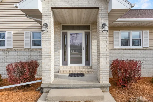 $550,000 | N4762 Bueno Vista Court, Krakow, WI 54137