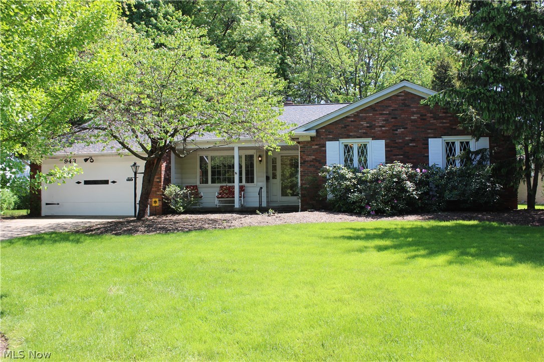 Welcome to 943 Roland Road in Lyndhurst