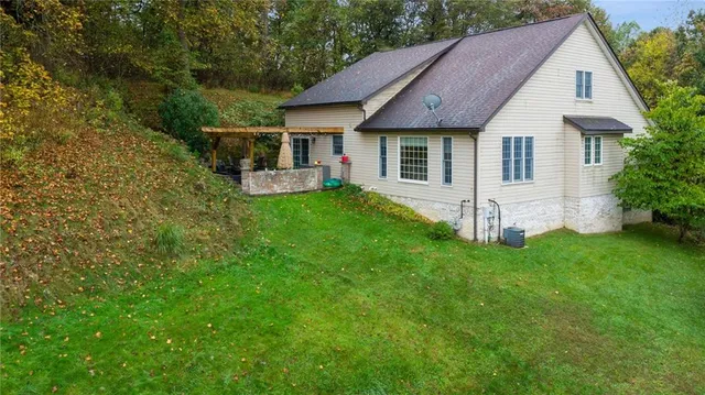 a view of a yard in front of house