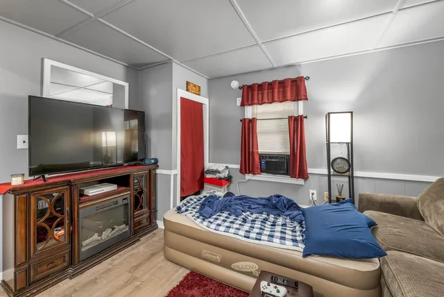 $1,100,000 | 6 Main Street, Conway, NH 03818