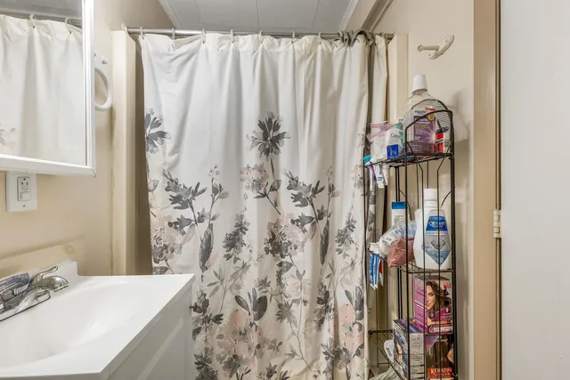 $1,100,000 | 6 Main Street, Conway, NH 03818