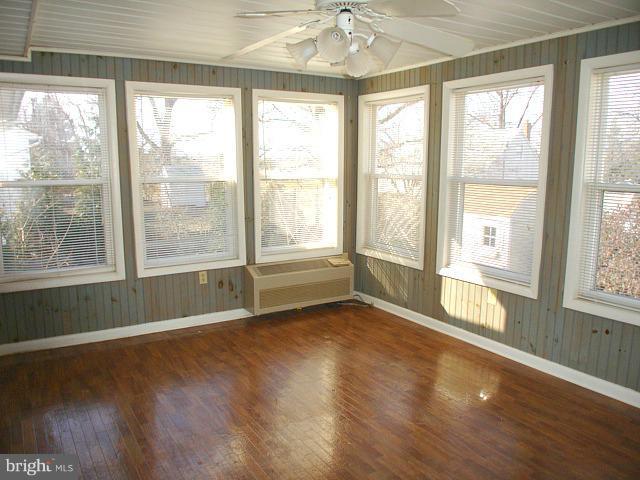 306 Winston Road Pasadena, MD 21122 - Photo 2 of 11 Interior (General)