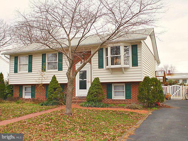 306 Winston Road Pasadena, MD 21122 - Photo 5 of 11 Exterior (Front)