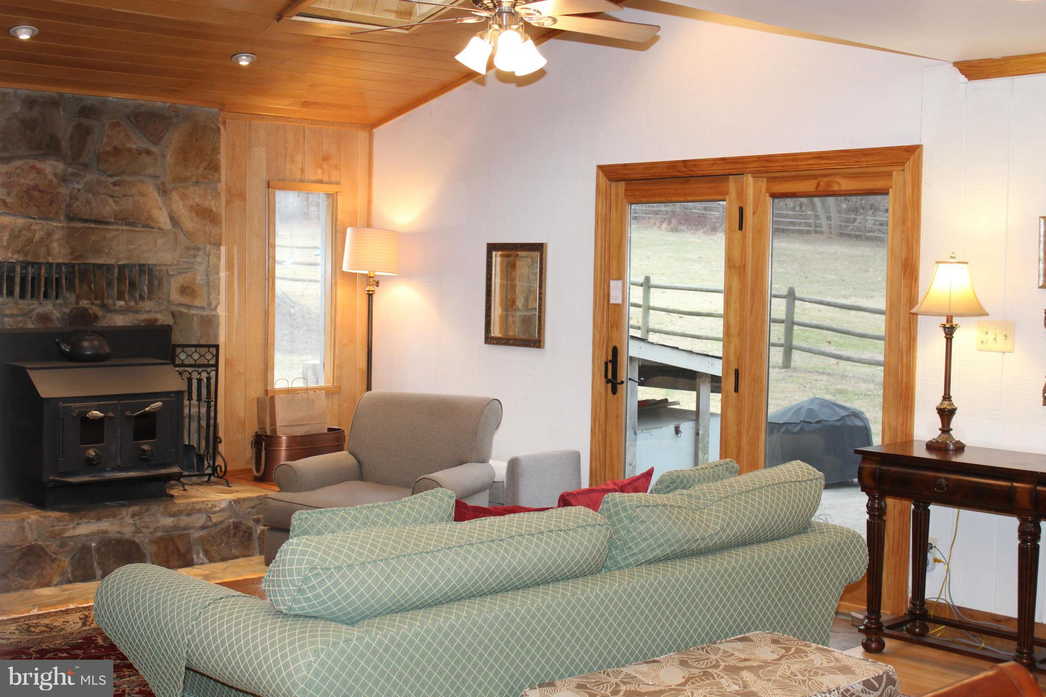 13425 Compton Road Clifton, VA 20124 - Photo 13 of 30 Family Room