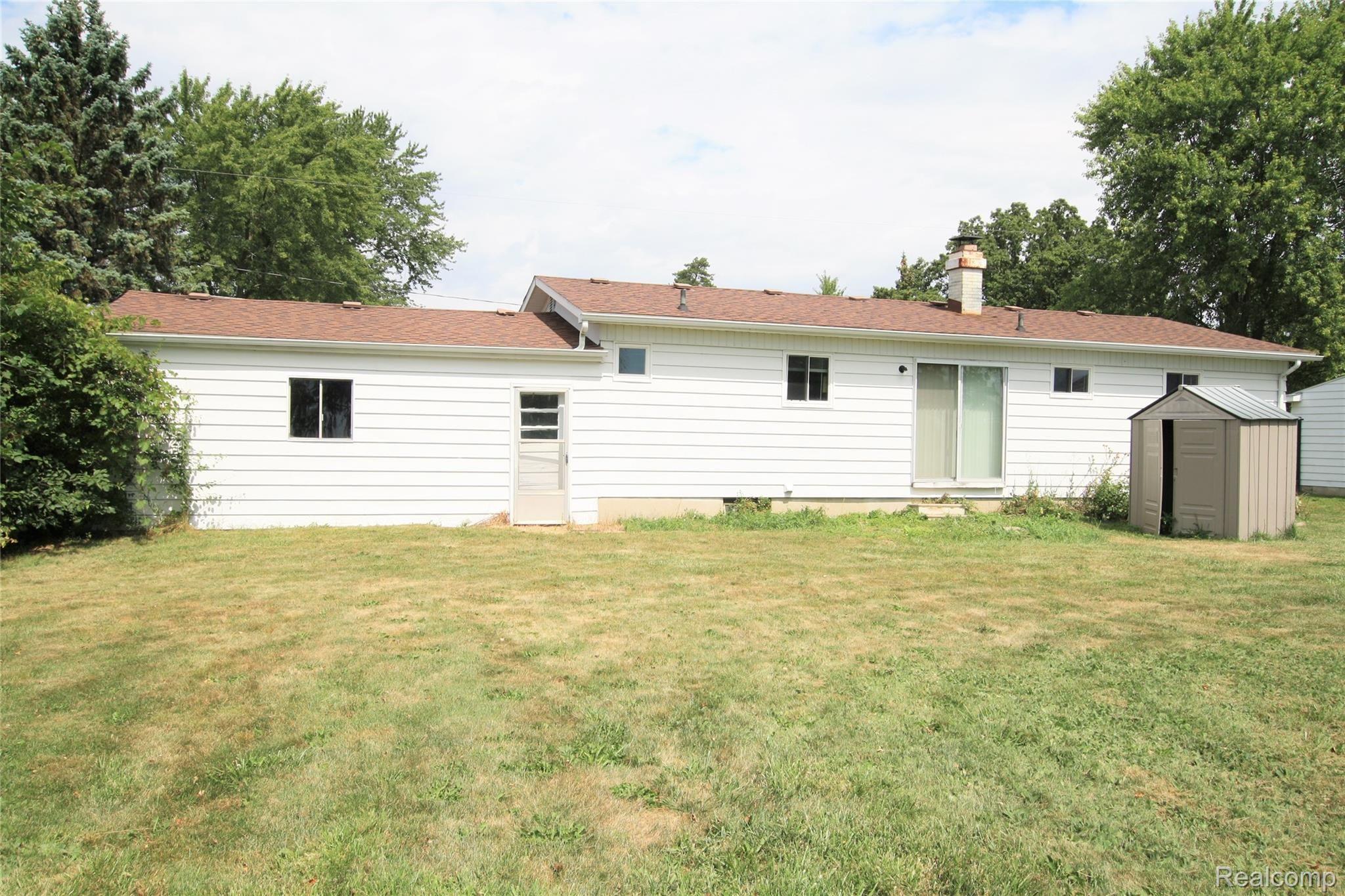 9471 Gd Blanc Road Gaines, MI 48436 - Photo 3 of 15 IMG_0999.JPG