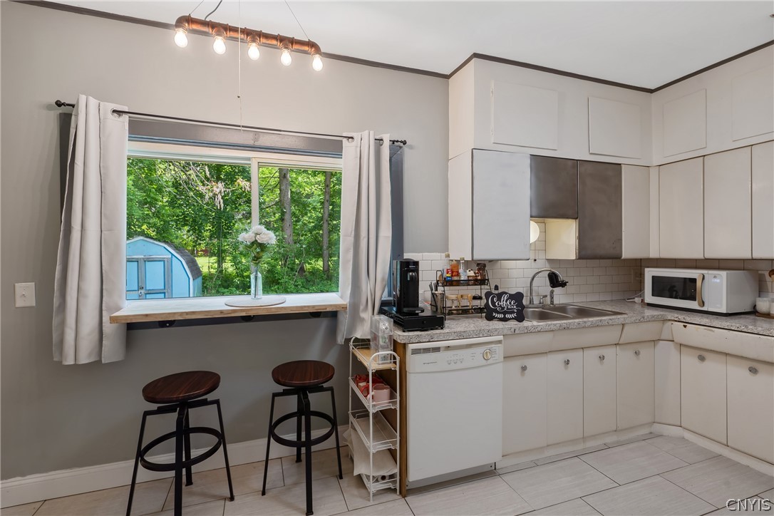 419 Seneca Drive Syracuse, NY 13205 - Photo 11 of 16