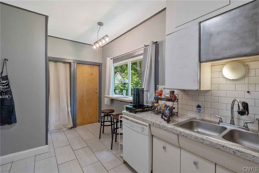 419 Seneca Drive Syracuse, NY 13205 - Photo 12 of 16