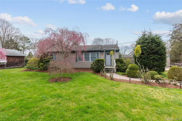 a view of a house with a backyard