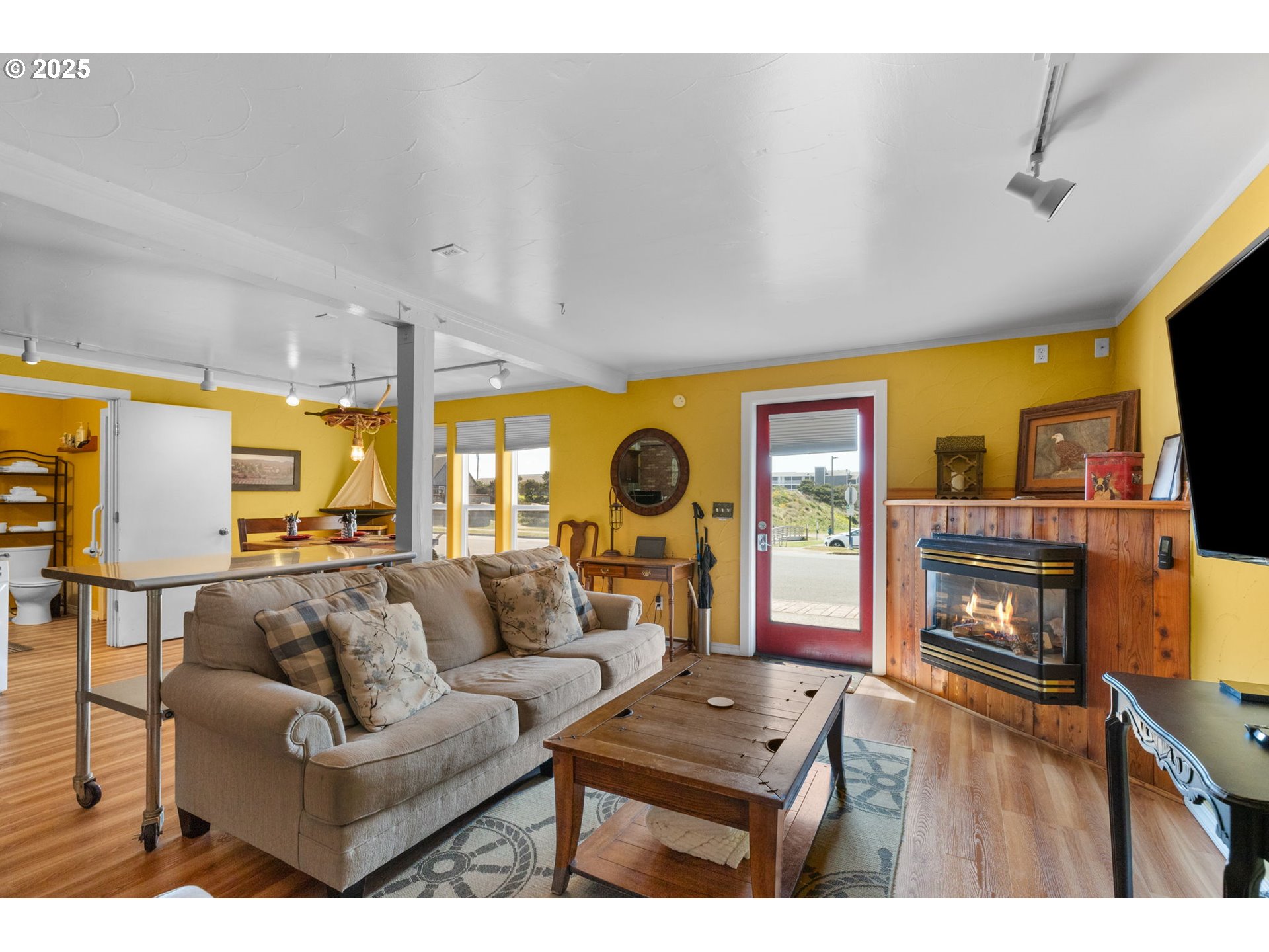107 Southwest Coast Street Newport, OR 97365 - Photo 16 of 24