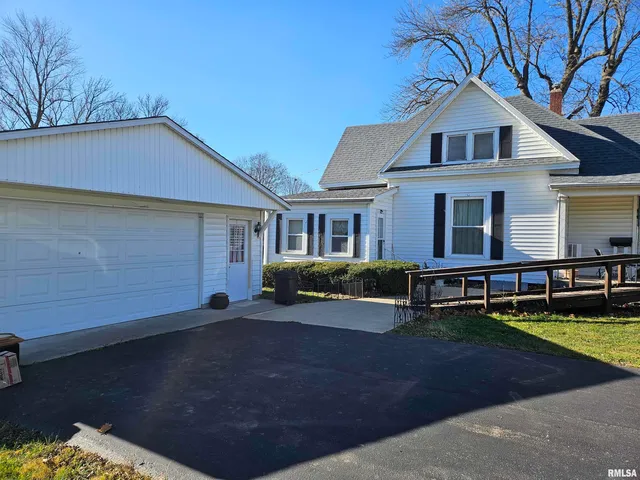 $69,900 | 211 West Mulberry Street, San Jose, IL 62682