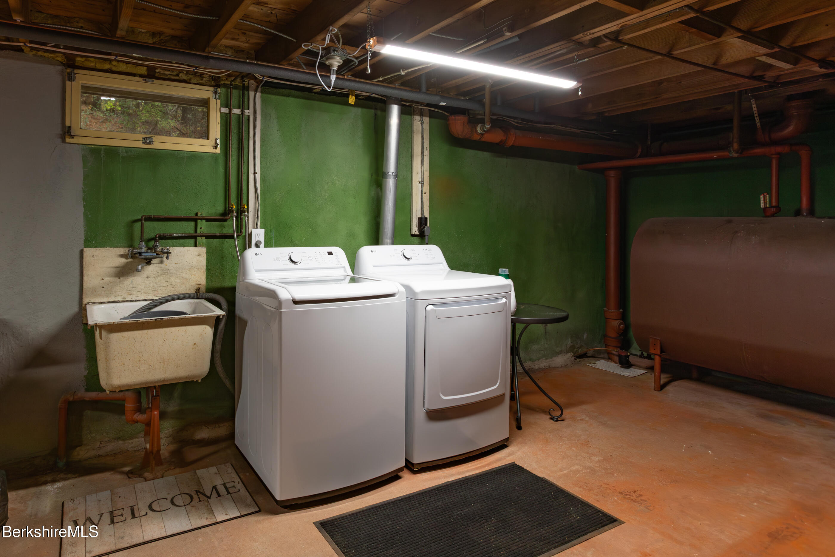 139 Gamwell Avenue Pittsfield, MA 01201 - Photo 18 of 33 a utility room with dryer and washer