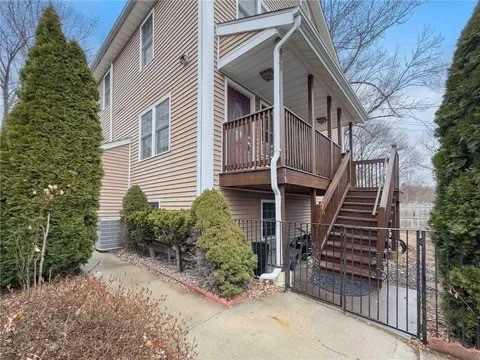 18 Calef Street Cranston, RI 02920 - Photo 4 of 20