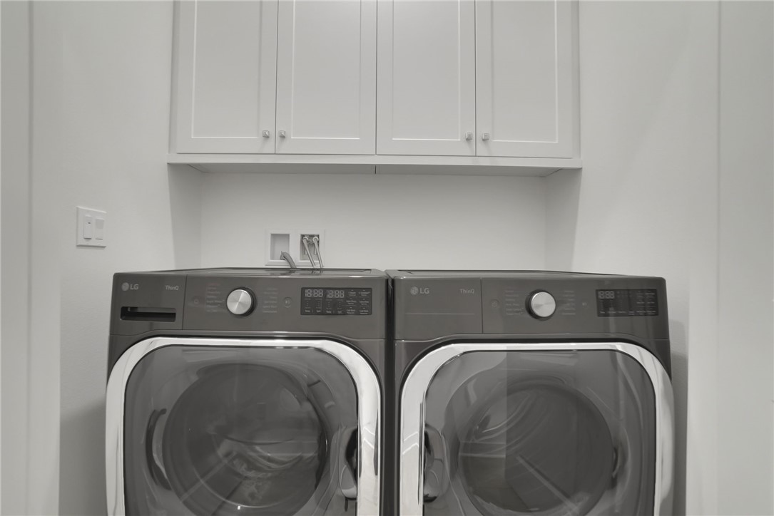 1958 Hollyleaf Terrace Montebello, CA 90640 - Photo 40 of 58 a utility room with dryer and washer