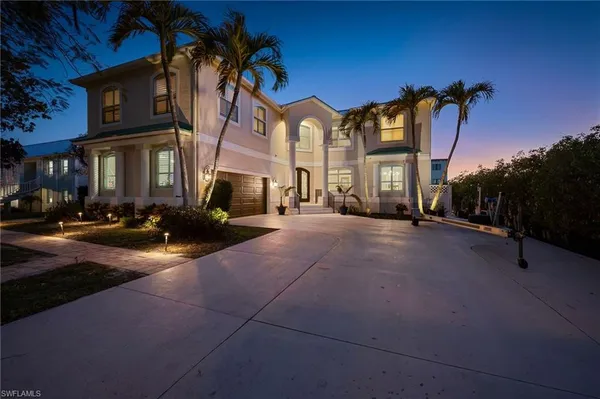 $2,697,000 | 132 East Hilo Street, Naples, FL 34113