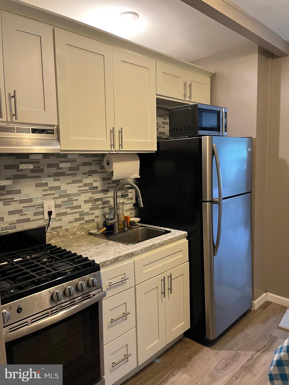 7900 Old York Road, Unit 208B Elkins Park, PA 19027 - Photo 3 of 26 Kitchen