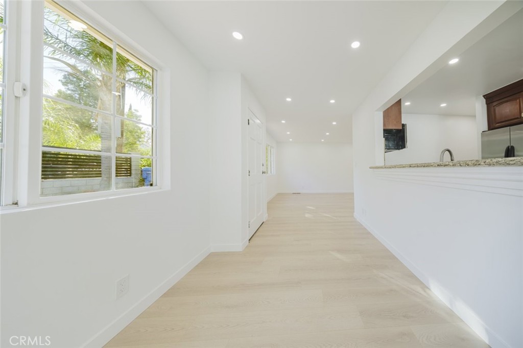 10431 Las Lunitas Avenue Tujunga, CA 91042 - Photo 5 of 31