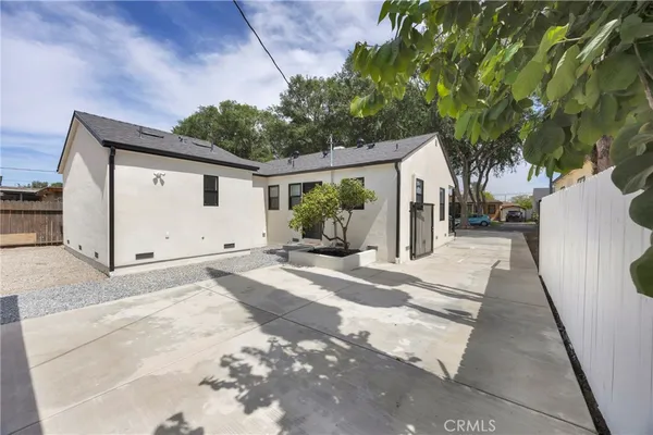 $4,750 | 6327 California Avenue, Long Beach, CA 90805