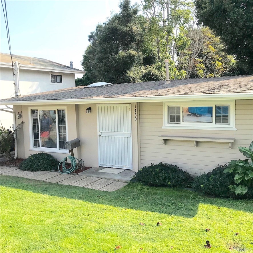 Fabulous Location In Mira Costa Area Of Manhattan Beach With 7505 sf Lot!