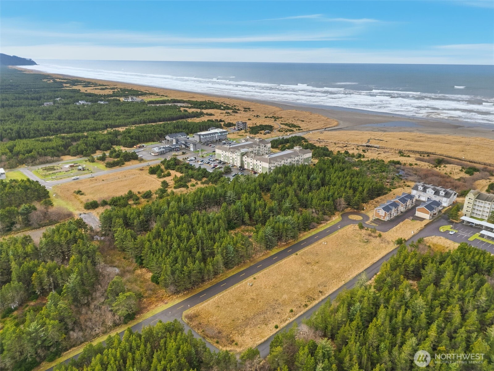 6 7th Street Southeast Long Beach, WA 98631 - Photo 5 of 23 a view of city and ocean