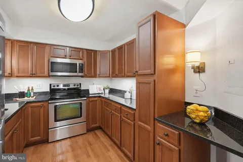 $560,000 | 610 North West Street, Unit 105, Alexandria, VA 22314