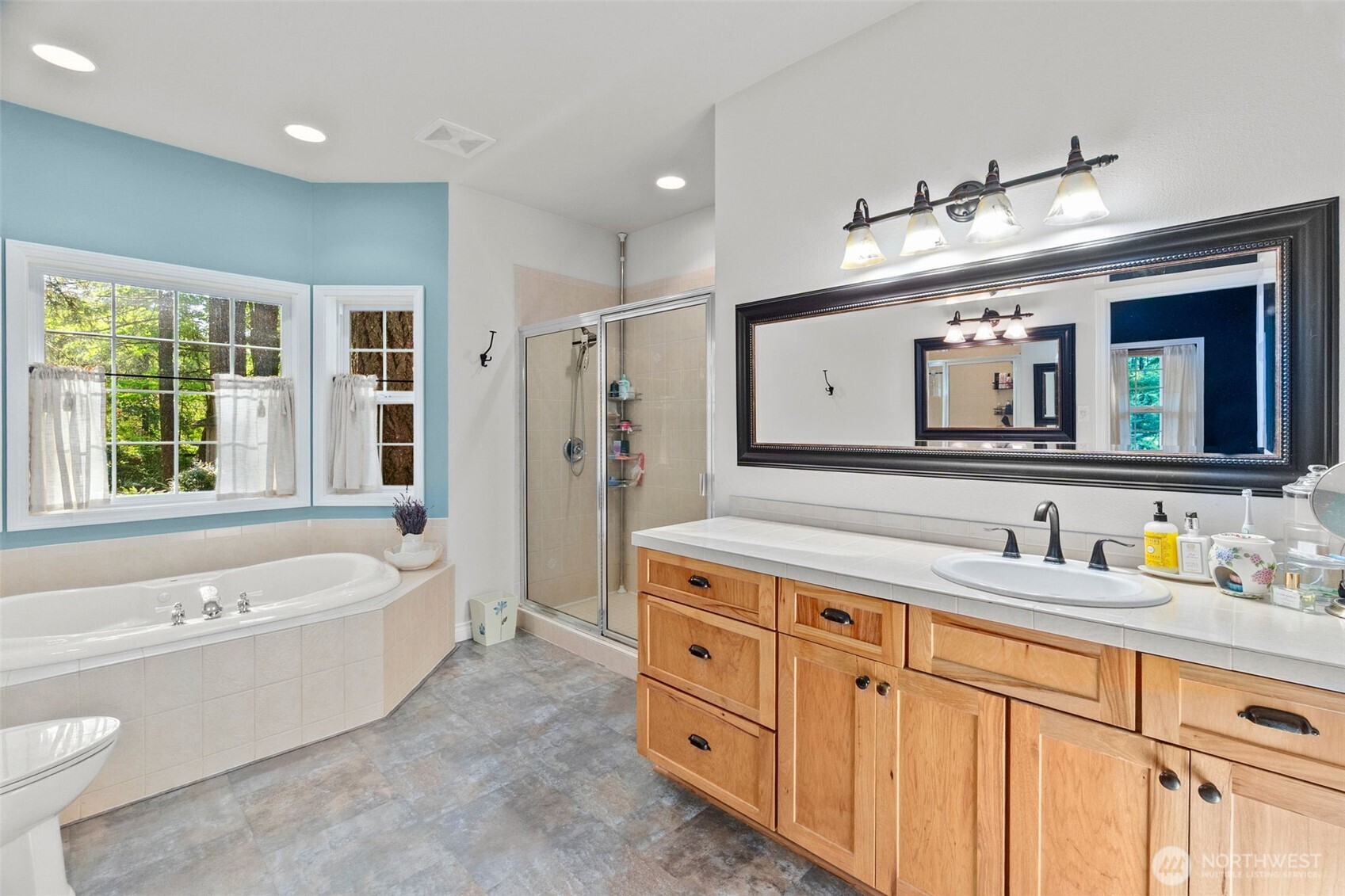 1130 East Sunset Hill Road Shelton, WA 98584 - Photo 25 of 40 a bathroom with a tub sink and mirror