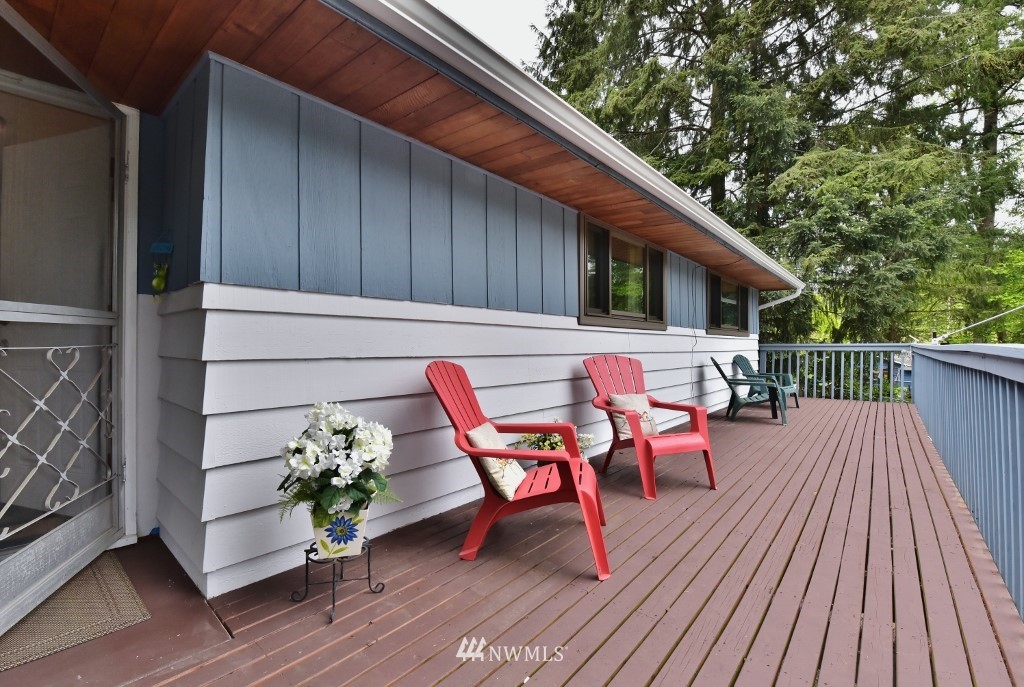 2827 Rocky Point Road Northwest Bremerton, WA 98312 - Photo 1 of 25 Gallery Image 1
