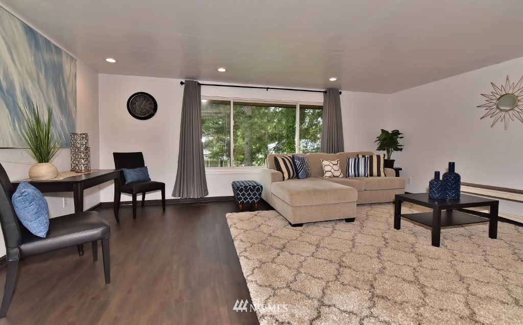 2827 Rocky Point Road Northwest Bremerton, WA 98312 - Photo 2 of 25 Gallery Image 2