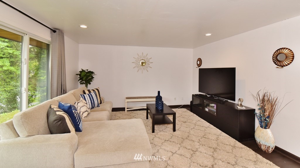 2827 Rocky Point Road Northwest Bremerton, WA 98312 - Photo 3 of 25 Gallery Image 3