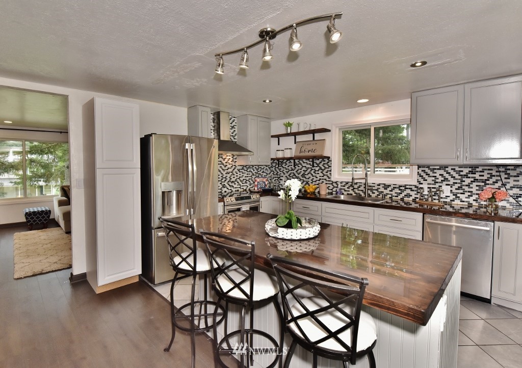2827 Rocky Point Road Northwest Bremerton, WA 98312 - Photo 6 of 25 Gallery Image 6