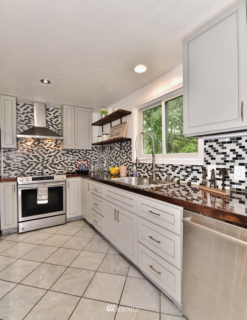 2827 Rocky Point Road Northwest Bremerton, WA 98312 - Photo 7 of 25 Gallery Image 7