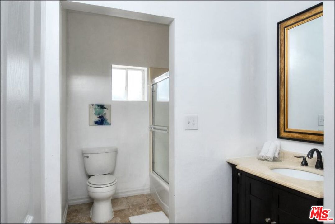 5274 Campo Road Woodland Hills, CA 91364 - Photo 12 of 30