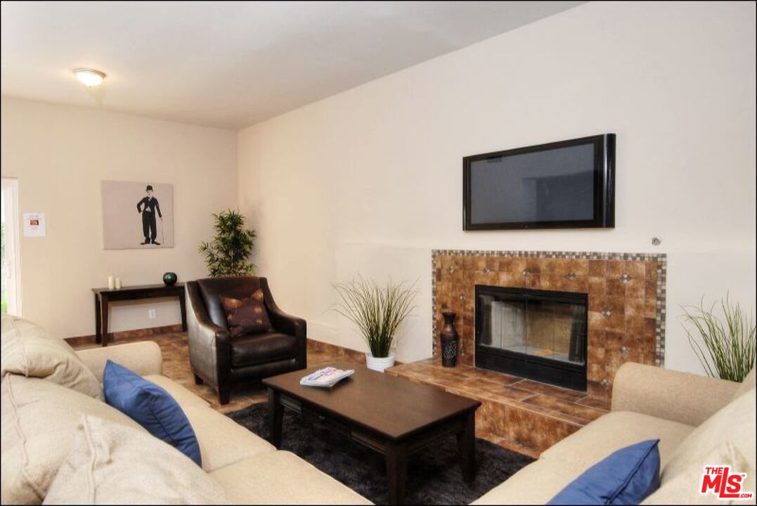 5274 Campo Road Woodland Hills, CA 91364 - Photo 15 of 30